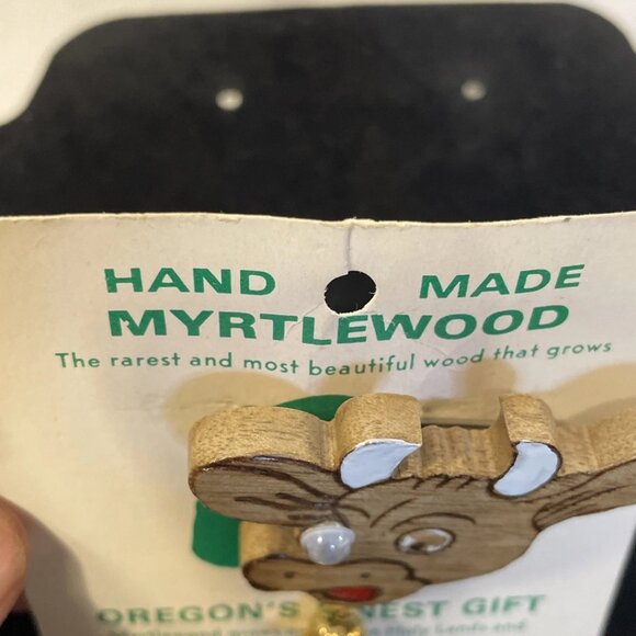 Myrtlewood Brooch Pin Carved Cow Hand Made in Oregon's Finest Gift 1 Googly Eye - Picture 3 of 7